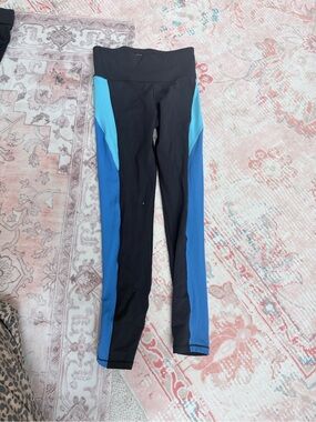 Reebok Black with Light Blue and Blue Colorblock Women’s Leggings